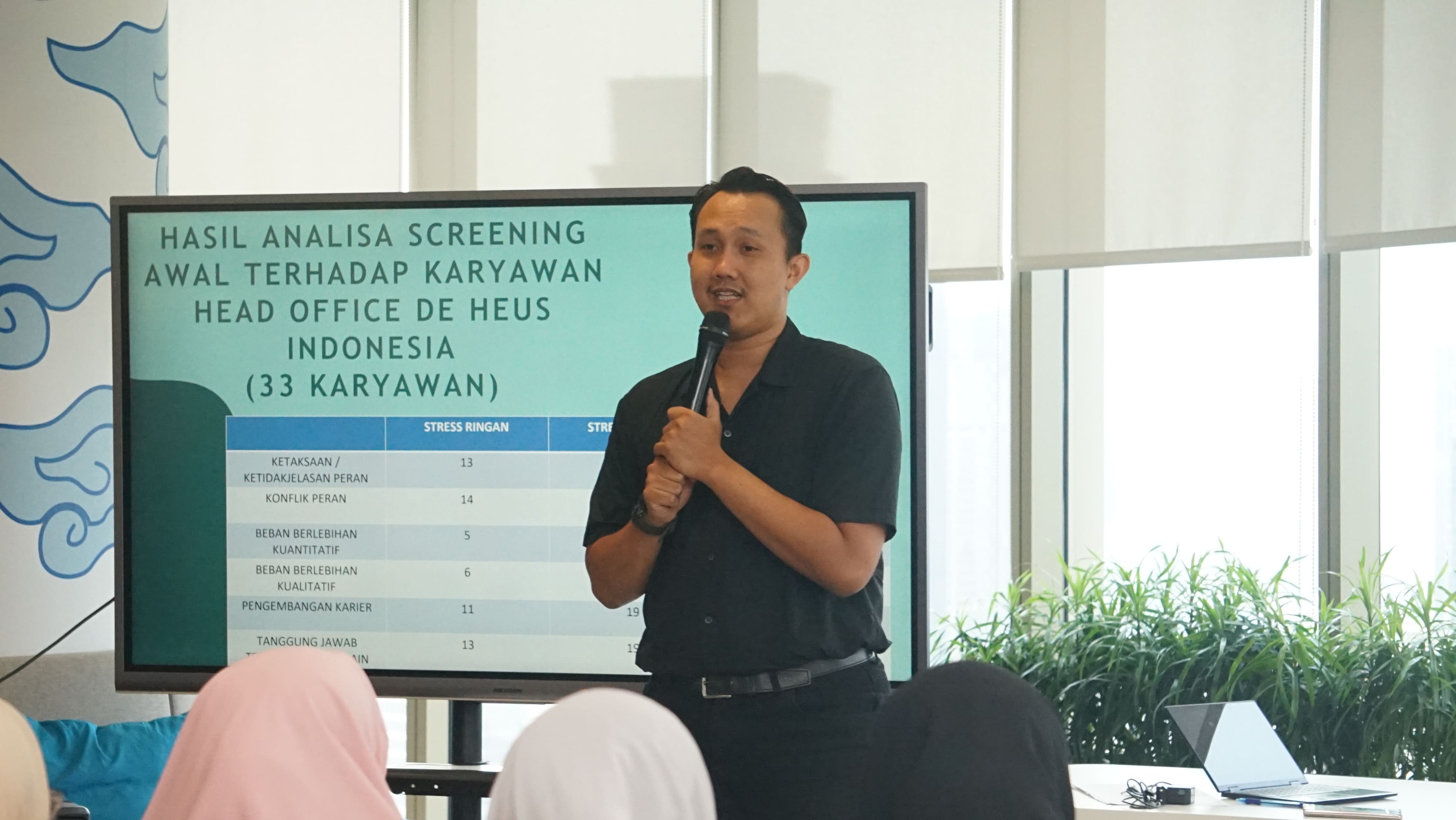 Dokter perusahaan yang rutin memberikan edukasi dan konsultasi untuk karyawan De Heus Indonesia